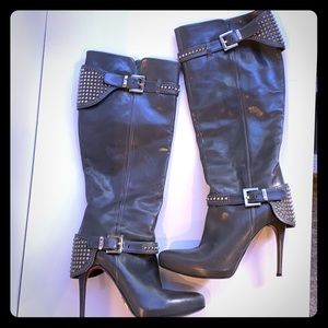 Red bottom 4” grey knee high w/ silver studs8/ 8.5